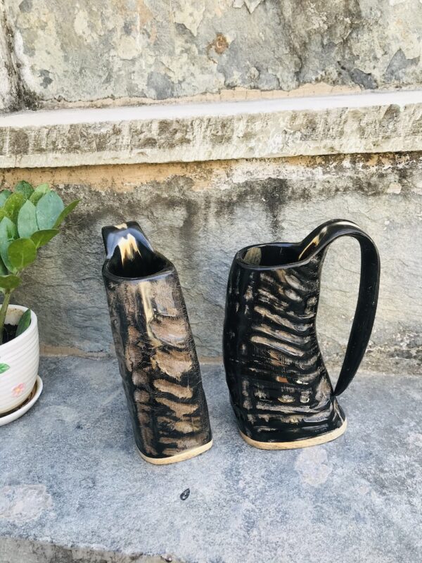 Natural Black Buffalo Drinking Horn with Wooden Base in High Quality