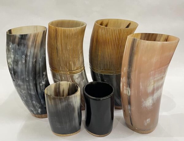Natural Black and White Carved Drinking Horn Glass With Wooden Base in Latest Design