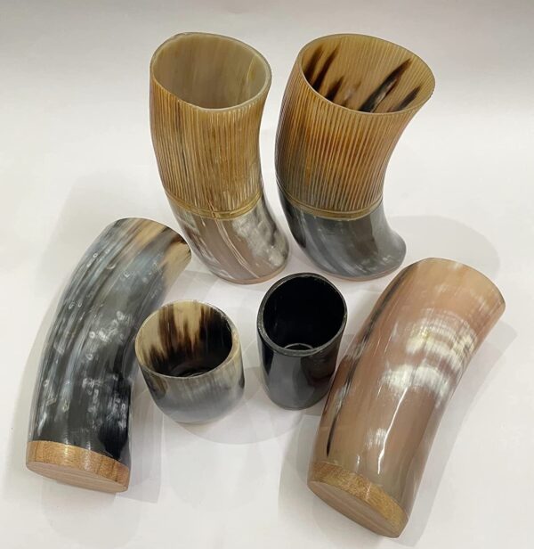 Natural Black and White Carved Drinking Horn Glass With Wooden Base in Latest Design