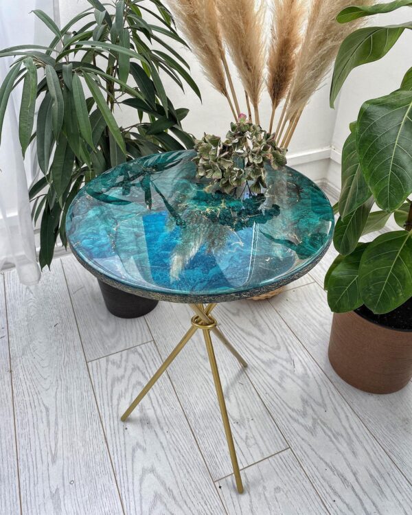 Chic Resin Coffee Table