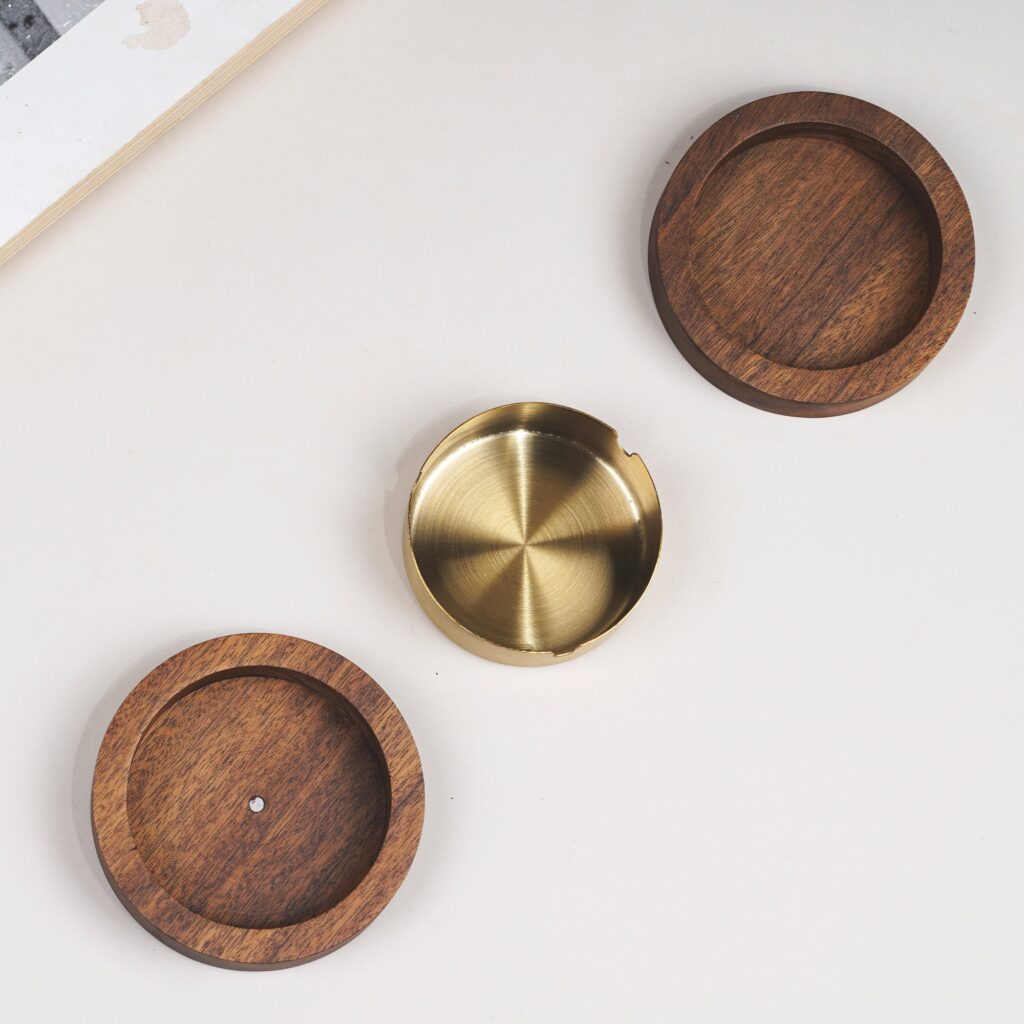 Sophisticated Wooden Cigarette Ash Tray - Image 3